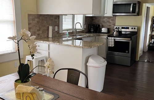 New Bern House | Charming 3-bedroom house with AC, WiFi, Outdoor Decking in adorable New Bern