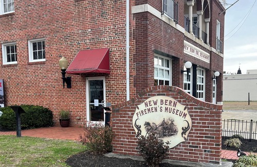 New Bern House | Charming 3-bedroom house with AC, WiFi, Outdoor Decking in adorable New Bern