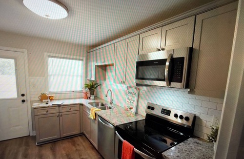 East Raleigh House | Charming 3-bedroom house with AC and WiFi near marvelous downtown Raleigh