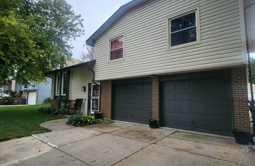 Omaha House | Charming 3-bedroom house in lovely Omaha. For Families, backyard, and parking.