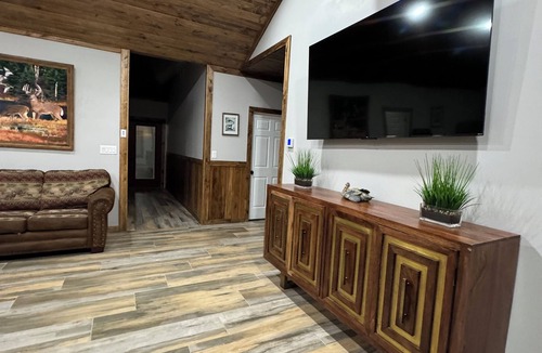 Sardis House | Charming 3-bedroom house with WiFi, AC in nice Sardis