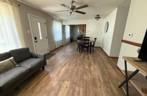 St. Peters House | Charming 3 bedroom near shopping Extended stays welcome