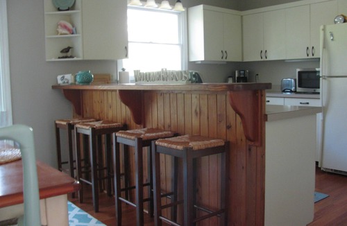 Manteo Cottage | Charming 3 BR Cottage on Top of a Hill, Private Walk to Roanoke Sound