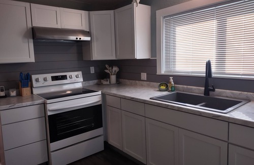 Robinson House | Charming 4-bedroom house with AC in friendly Robinson