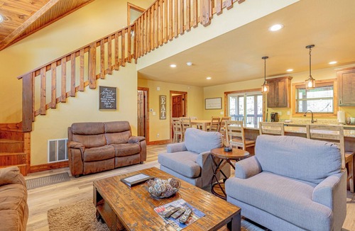 Reeds Spring Cabin | Charming 4-bedroom lodge with lots of amenities in Branson