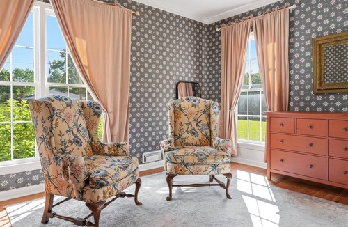 Leslie House | Charming 5-bedroom house in the heart of Leslie!