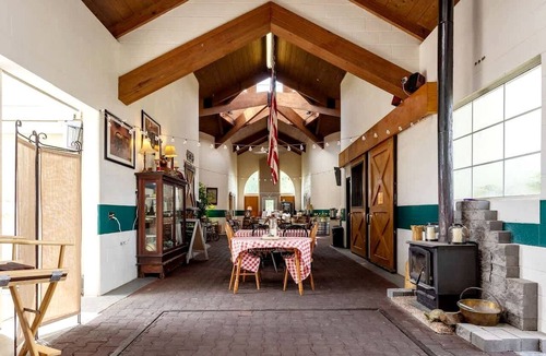 Lebanon Cabin | Charming Boutique Farm Stay Near Nashville – Cozy Horse Stall Suite
