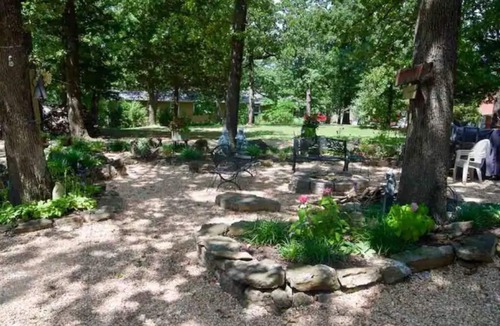 Shell Knob Cabin | Charming cabin!Perfect lake getaway for your family or fishing trip.