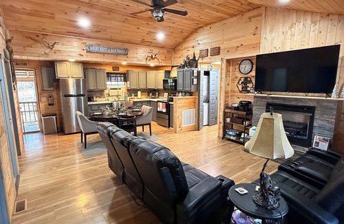 Corbin Cabin | Charming cabin retreat: cozy, scenic, and perfect for a relaxing getaway!