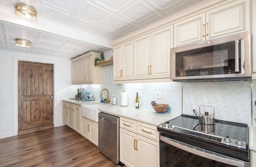 Morehead City House | Charming Coastal Cottage | Walk to Waterfront