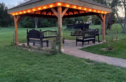 Farmington Cottage | Charming Country Cottage on nearly four acres.
