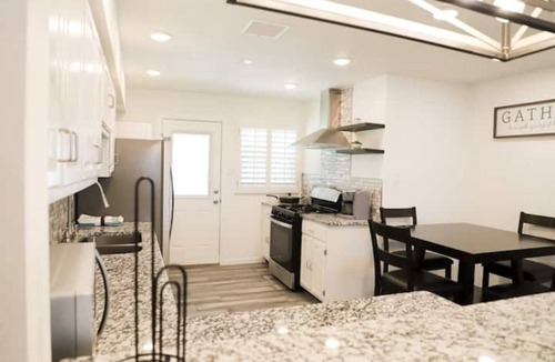 Biggs Field House | Charming Cozy Retreat Near Ft Bliss, Shopping & Restaurants