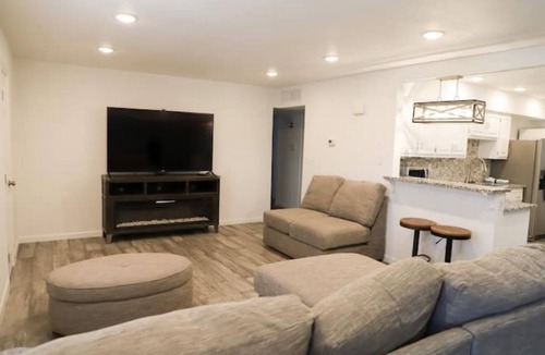 Biggs Field House | Charming Cozy Retreat Near Ft Bliss, Shopping & Restaurants