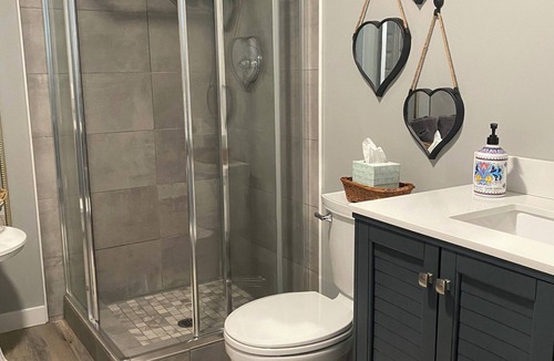 Georgetown House | Charming farmhouse 4 miles to Kentucky Horse Park.