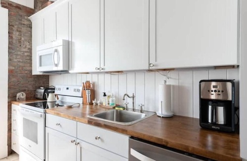 Old Louisville House | Charming Historic Carriage House close to downtown and Churchill Downs