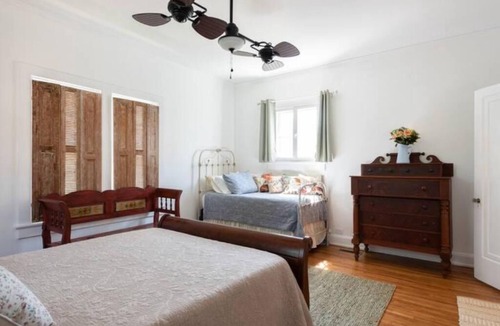 Old Louisville House | Charming Historic Carriage House close to downtown and Churchill Downs