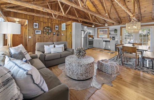 Indian Point Cabin | Charming Lake Cabin on Table Rock Lake – Minutes to Silver Dollar City