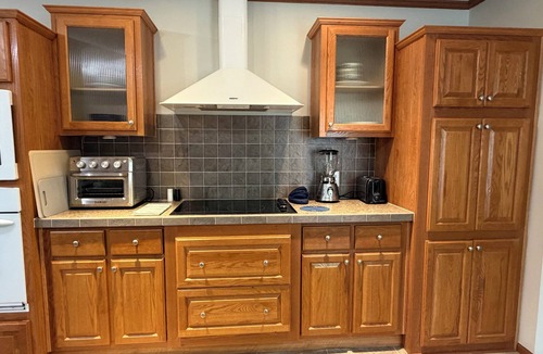 Eucha House | Charming Lakeview 3 Bedroom House with Boat Slip & Ramp. Clear Water Bay Marina