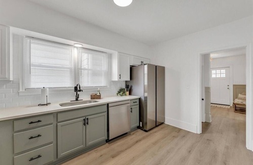 Dahlman House | Charming Retreat - Your Stay Haven in Omaha