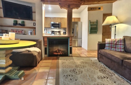 Taos Condo | Charming Santa Fe Style 2br 1.5ba vacation condo off the Taos Plaza with hot tub