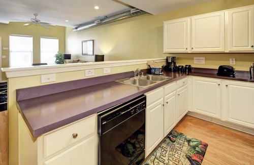 Cherokee Triangle House | Charming Townhouse in Louisville – Explore the Urban Oasis!