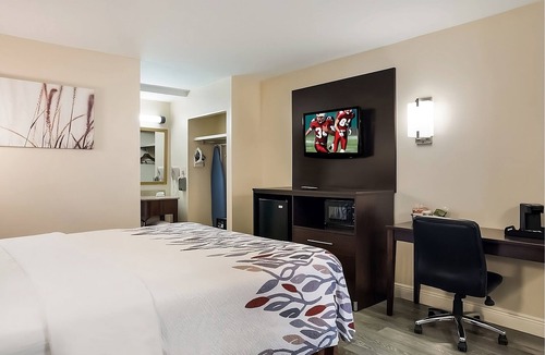 Tupelo Hotel | Charming Tupelo Retreat | Free Parking | 3.5 Miles to Elvis Presley Birthplace