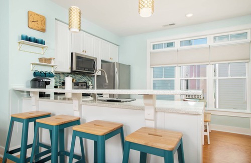 Atlantic Beach House | Charming Vacation Home Walking Distance to the Beach and Pool Access