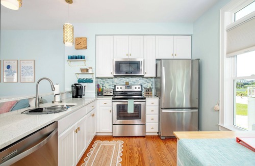 Atlantic Beach House | Charming Vacation Home Walking Distance to the Beach and Pool Access