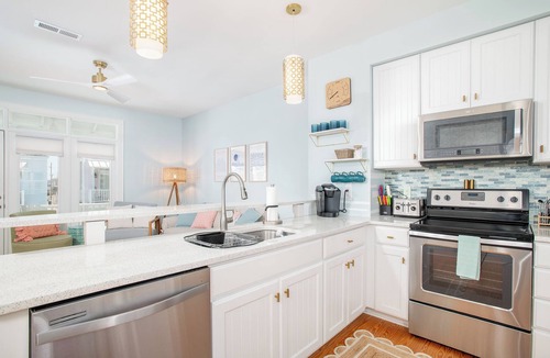 Atlantic Beach House | Charming Vacation Home Walking Distance to the Beach and Pool Access
