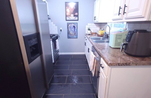 South Kansas City House | Charming Waldo Stay Patio + Parking Sleeps 6