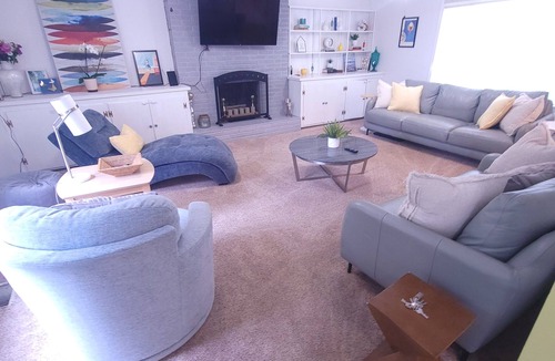 South Kansas City House | Charming Waldo Stay Patio + Parking Sleeps 6