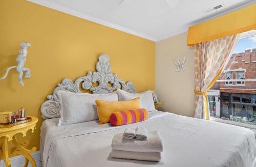 La Grange Apartment | Cheeky RxR - Art Museum Loft with rooftop deck