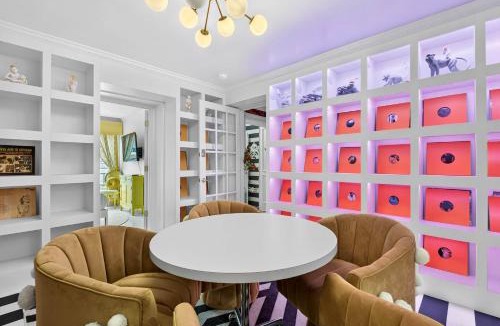 La Grange Apartment | Cheeky RxR - Art Museum Loft with rooftop deck