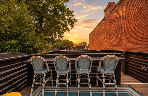 La Grange Apartment | Cheeky RxR | Art Museum Loft with rooftop deck!