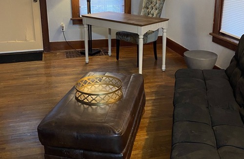 Atchison House | Cheerful 2 Bedroom Home with Parking and WiFi