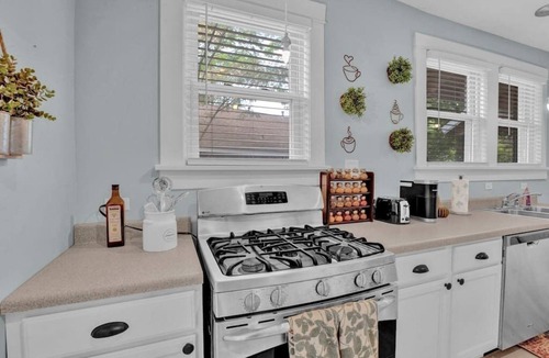 Vollintine-Evergreen House | Cheerful midtown home with 2 bedrooms and 1 bath