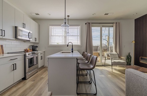 Hadley - Washington Condo | Chic 1BR w/Huge Deck Near Downtown Quiet Retreat