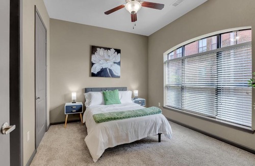 Brady Arts District Apartment | Chic 2BR- Pool,Gym,Pkng,Near BOK Ctr&Arts Dstrct