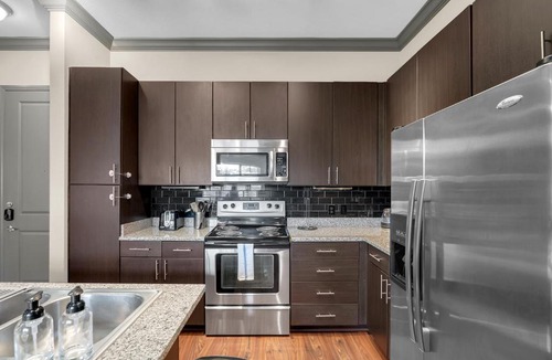 Brady Arts District Apartment | Chic 2BR- Pool,Gym,Pkng,Near BOK Ctr&Arts Dstrct