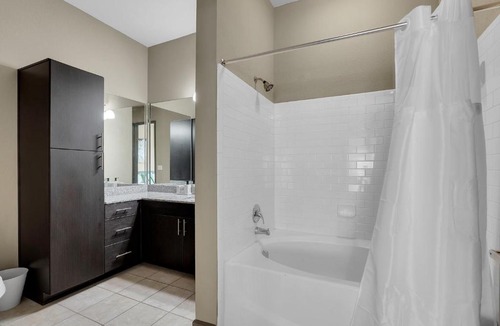 Brady Arts District Apartment | Chic 2BR- Pool,Gym,Pkng,Near BOK Ctr&Arts Dstrct