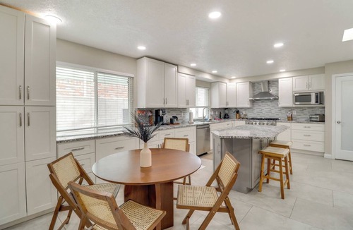 Northeast Heights House | Chic 5BR, Yard, Mtn Views, Games 4 fun Family time