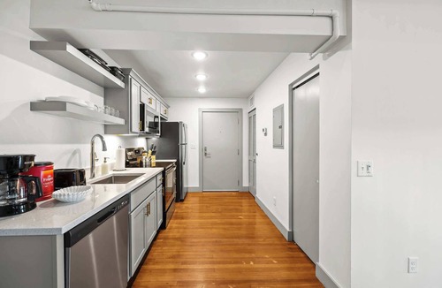 Downtown Louisville Apartment | Chic & comfy unit in Louisville's Medical District