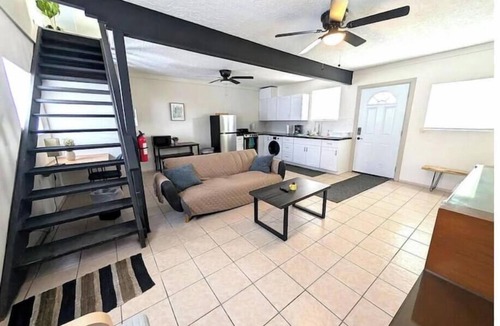 Albuquerque Apartment | Chic Downtown Apart w/King Bed & In-Unit Laundry