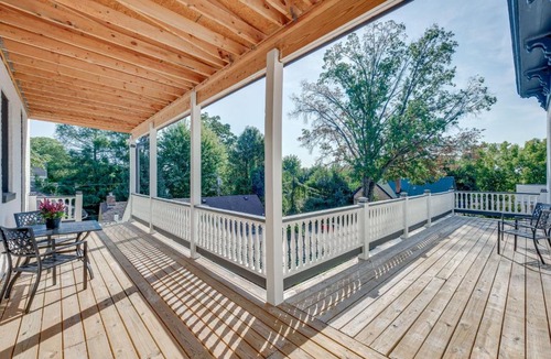 New Albany Apartment | Chic & Historic Apartment ~ 6 Mi to Louisville!