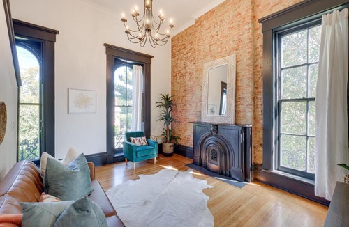 New Albany Apartment | Chic & Historic Apartment ~ 6 Mi to Louisville!
