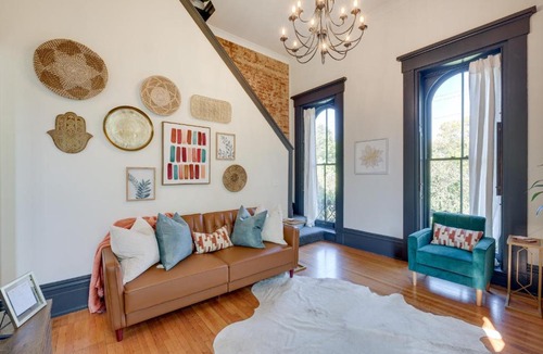 New Albany Apartment | Chic & Historic Apartment ~ 6 Mi to Louisville!