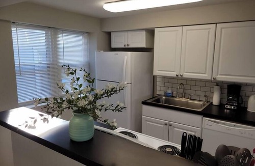 Joslyn Castle Apartment | Chic Midtown Apartment – Steps to Blackstone & Dundee