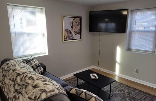 Joslyn Castle Apartment | Chic Midtown Apartment – Steps to Blackstone & Dundee