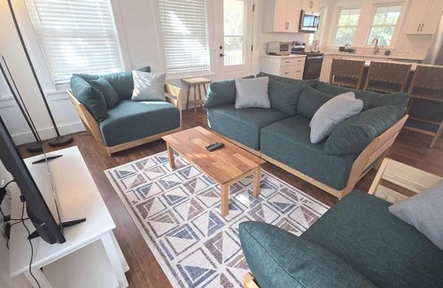 Ocracoke House | Chris and Mabel's: Private I Dog Friendly with Large Yard and Screened Porch
