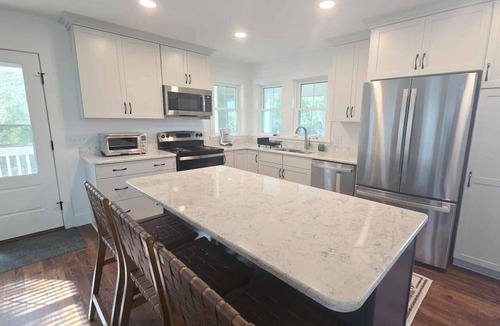 Ocracoke House | Chris and Mabel's: Private I Dog Friendly with Large Yard and Screened Porch